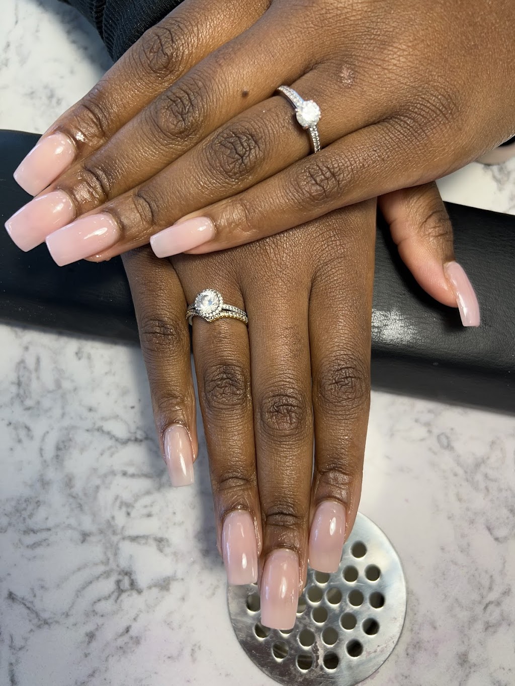 Ongles Lotus Blanc | 1090 Rang Saint-François, Terrebonne, QC J6Y 1Z5, Canada | Phone: (579) 637-3366