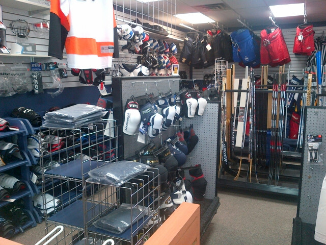 West End Sports | 875 Main St W, Hamilton, ON L8S 4P9, Canada | Phone: (905) 525-7575