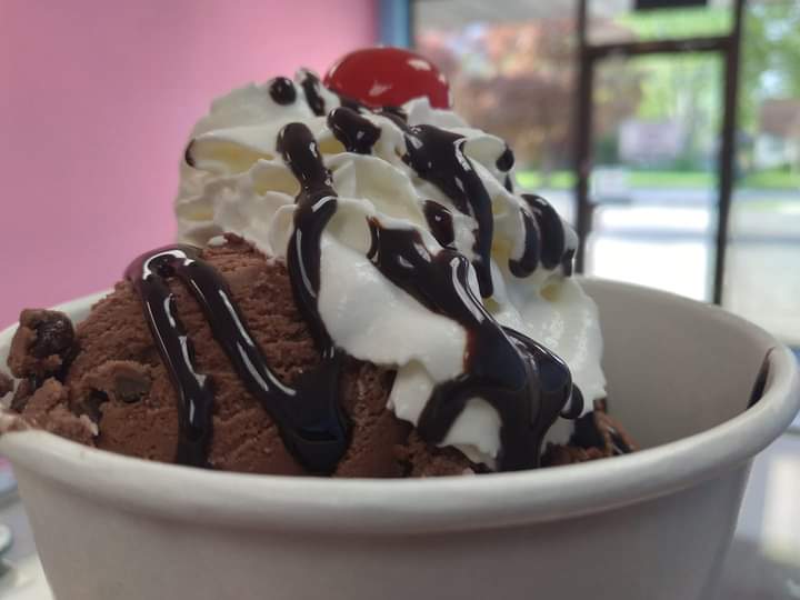 Mom and Pops Ice Cream Shoppe | Margaret Ave, Chatham-Kent, ON N8A, Canada | Phone: (519) 359-0095