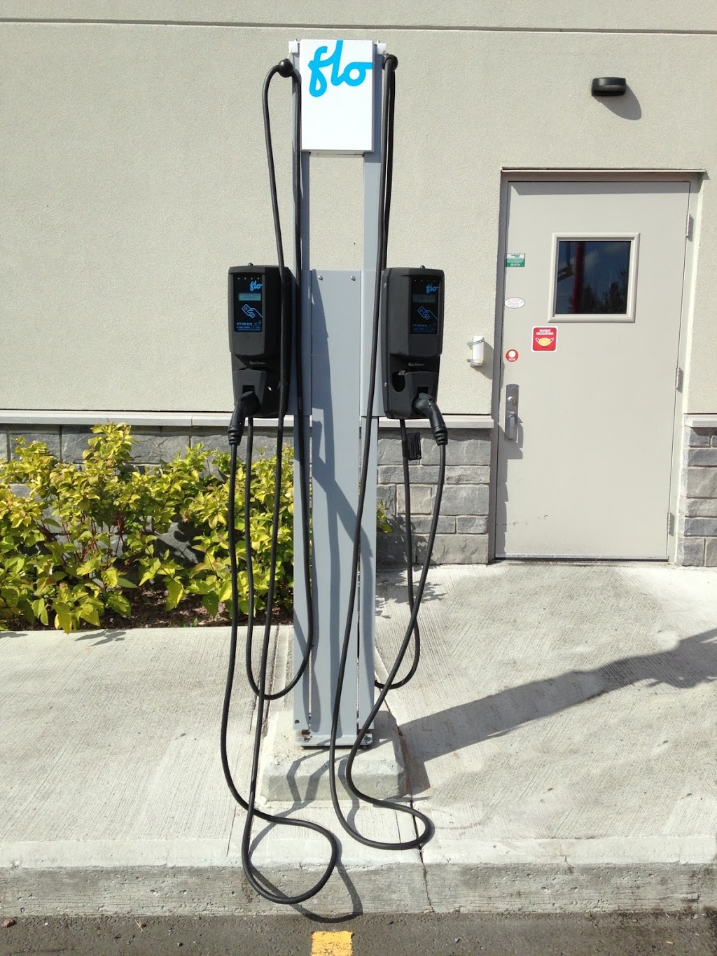 Flo Charging Station | 200 Montée de St Sulpice, LAssomption, QC J5W 2T3, Canada | Phone: (844) 825-3356