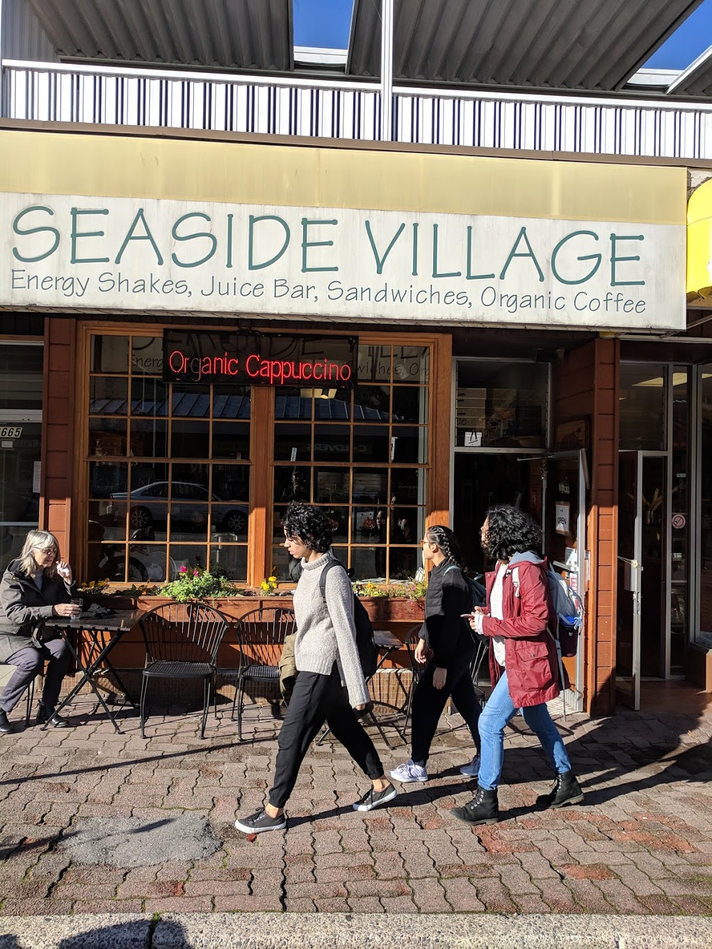 Seaside Village Cafe | 6675 Royal Ave, West Vancouver, BC V7W 2B8, Canada | Phone: (604) 921-8446