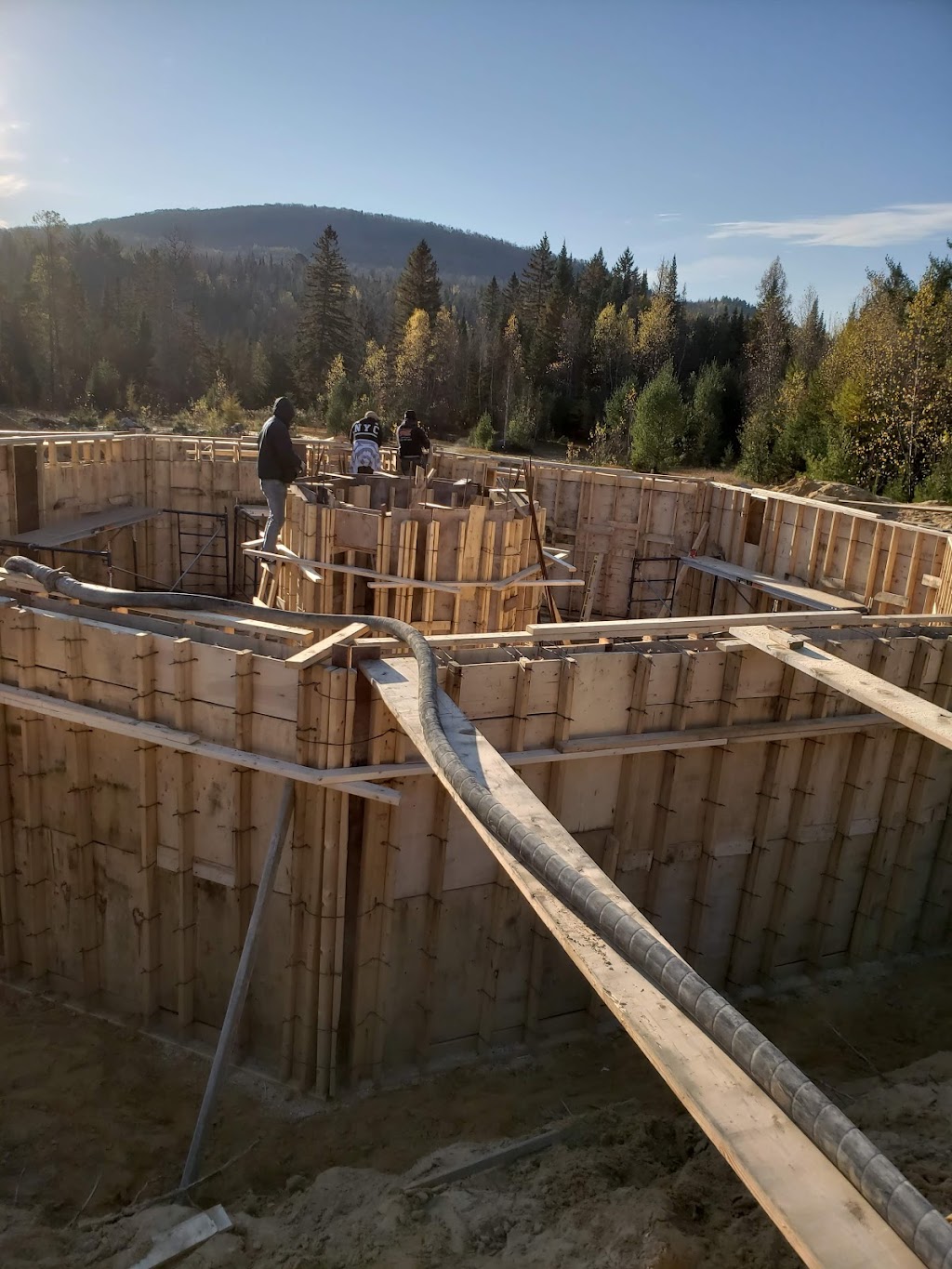 Pompes à Béton DG | 61 Des Menuisiers Local 102, Sainte-Anne-des-Plaines, QC J0N 1H0, Canada | Phone: (438) 399-3881