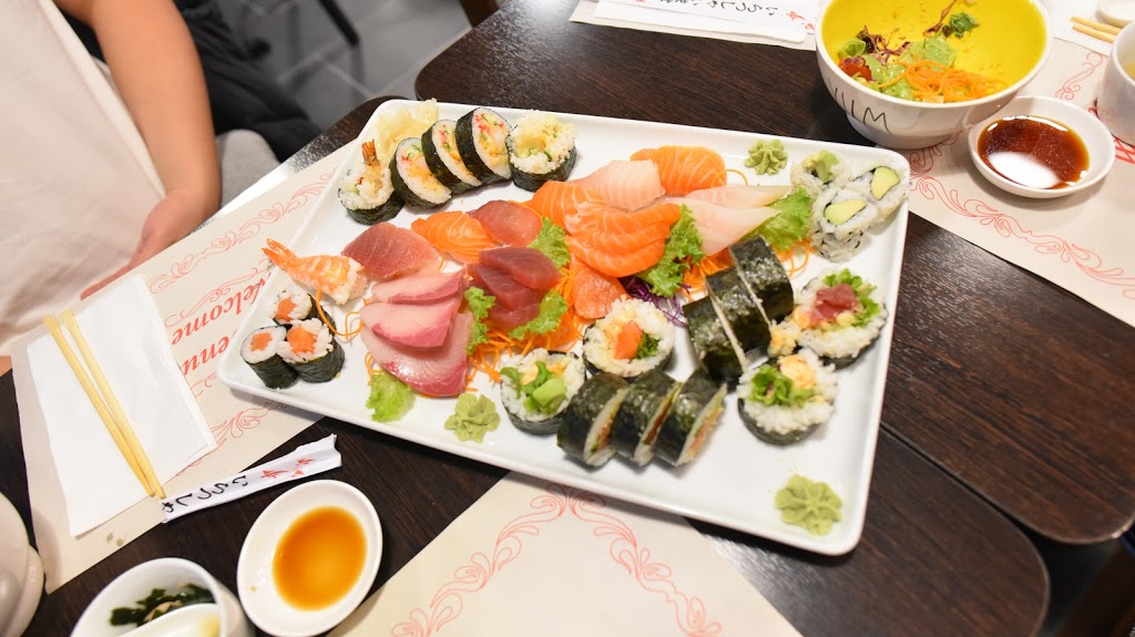 Ye sushi | 1723 Rue Poirier, Saint-Laurent, QC H4L 1J4, Canada | Phone: (514) 543-5577