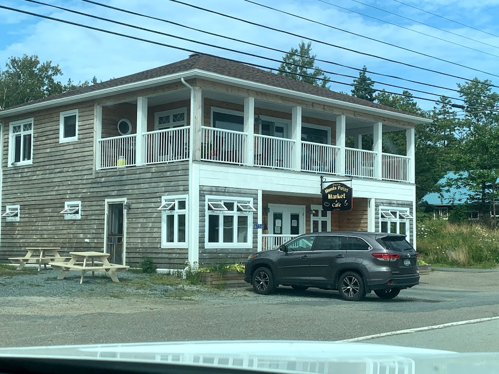 Hunts Point Market & Café | 6756 Highway #3, Hunts Point, NS B0T 1G0, Canada | Phone: (902) 947-2110