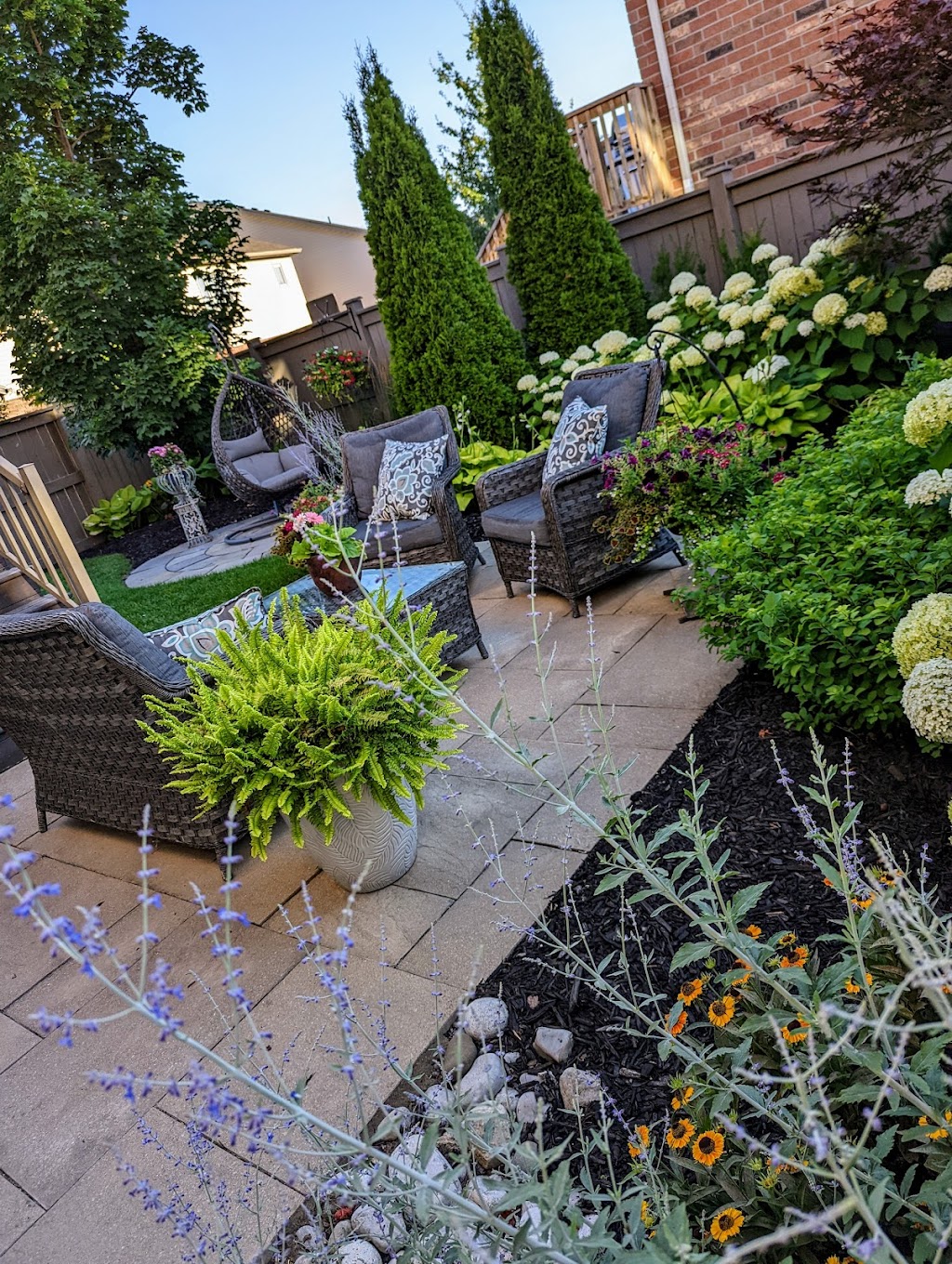 Canvas Landscapers | 4 Hodgson Dr, Guelph, ON N1L 0K2, Canada | Phone: (519) 400-0408