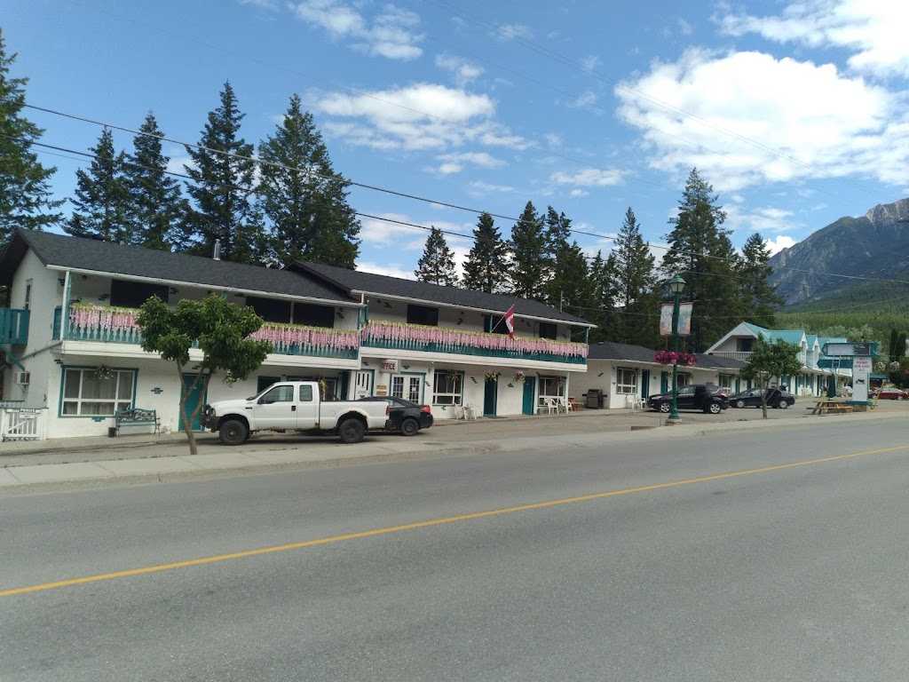 Apple Tree Inn | 4999 BC-93 b 27, Radium Hot Springs, BC V0A 1M0, Canada | Phone: (250) 347-0011