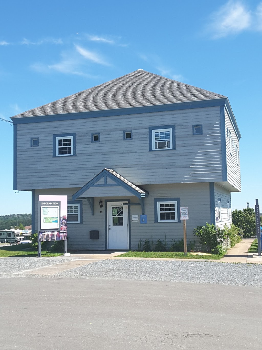 Lunenburg Visitor Information Centre | 11 Blockhouse Hill Rd, Lunenburg, NS B0J 2C0, Canada | Phone: (902) 634-8100