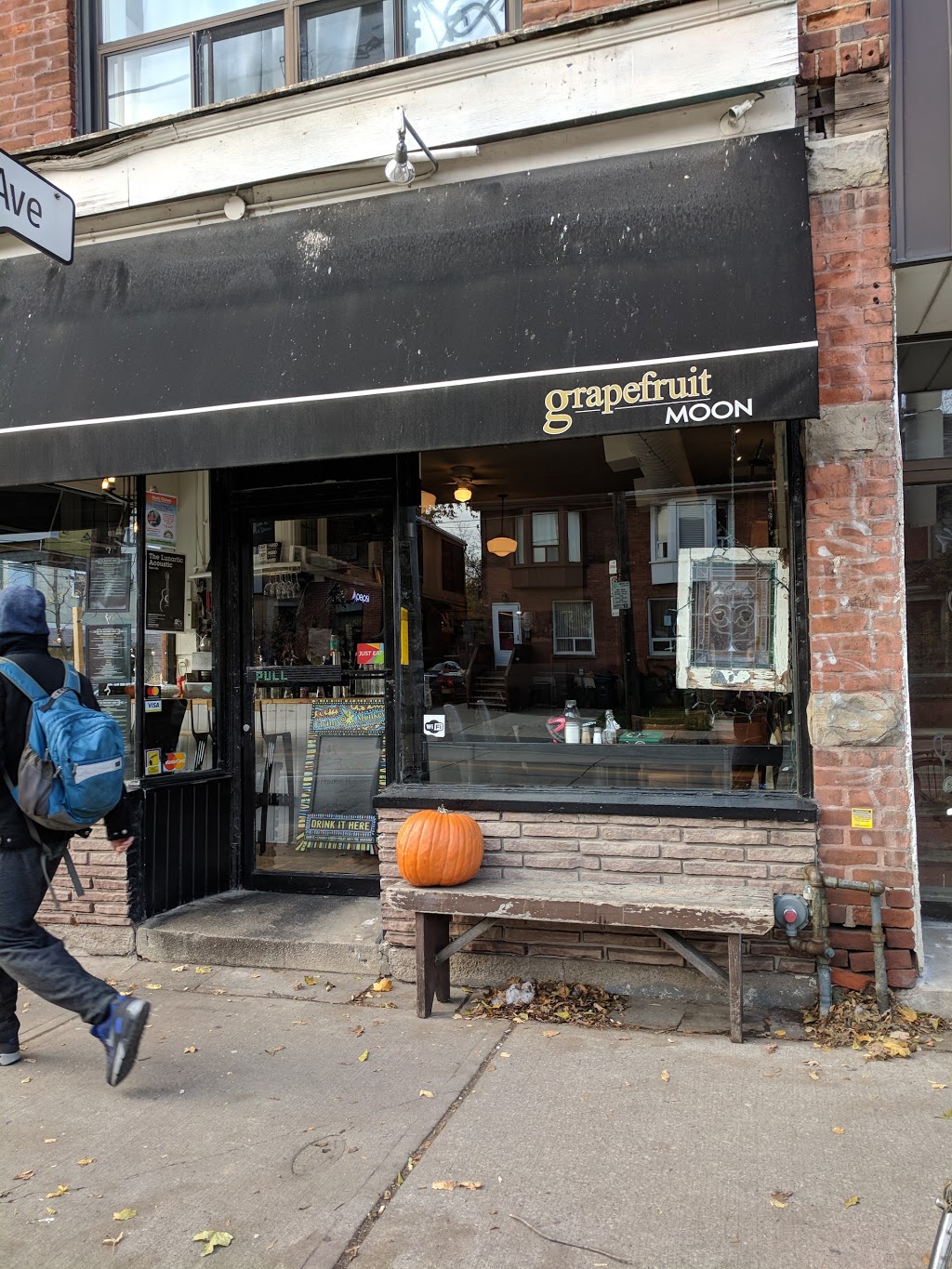 The Grapefruit Moon | 968 Bathurst St, Toronto, ON M5R 3G4, Canada | Phone: (416) 534-9056