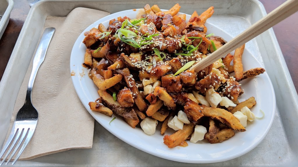 Poutine Centrale | 3971 Rue Hochelaga, Montréal, QC H1W 1K2, Canada | Phone: (514) 507-9494