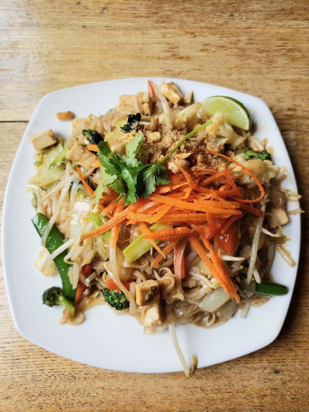 Suwans Thai Cuisine | 3 Invergordon Ave, Minden, ON K0M 2K0, Canada | Phone: (705) 286-1532
