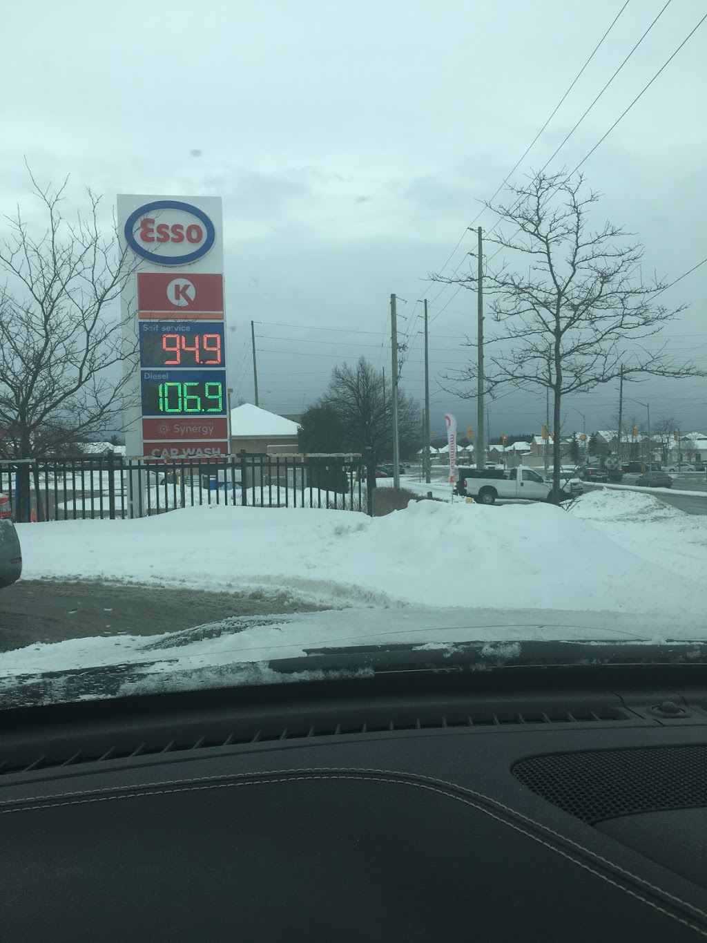 Esso | 720 Taunton Rd E, Whitby, ON L1N 5R5, Canada | Phone: (905) 655-5845