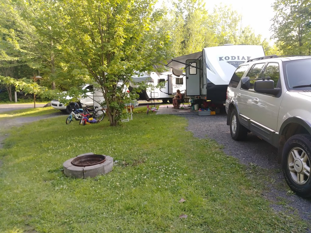 Camping Vacances Bromont | 22 Rue Bleury, Bromont, QC J2L 1B3, Canada | Phone: (450) 534-4434