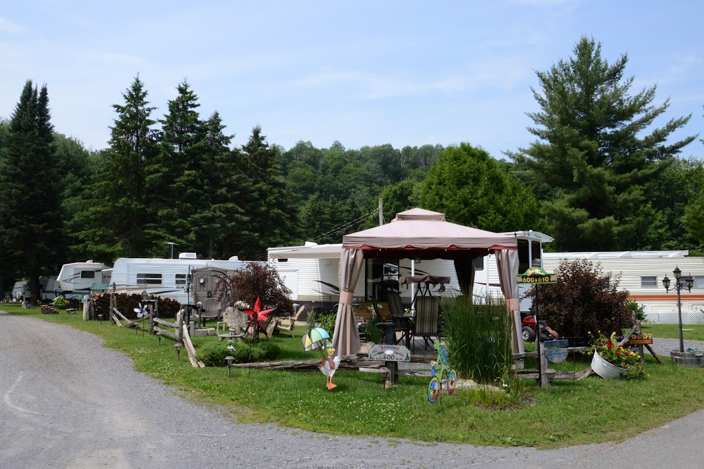 Camping Nadeau | 300 Rue des Campeurs, Sainte-Mélanie, QC J0K 3A0, Canada | Phone: (450) 889-2336