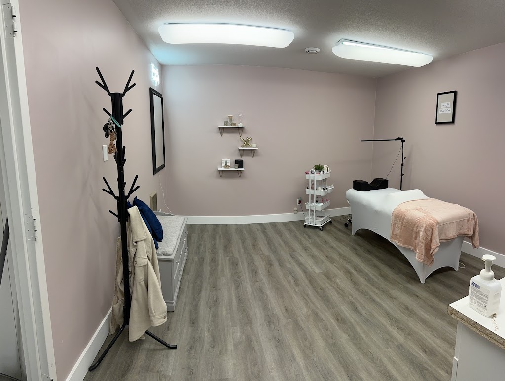 The Lash Lounge on Six | 10175 Hwy 6, Wiarton, ON N0H 2T0, Canada | Phone: (226) 974-1804