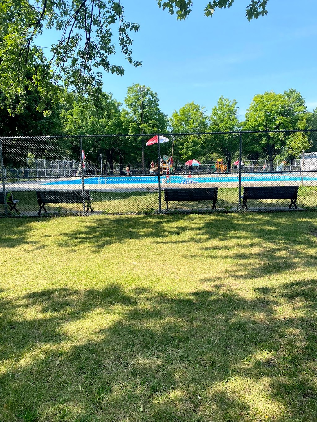 Parc Gabriel-Lalemant swimming pool | 2350 Rue Sauvé E, Montréal, QC H2B 1B2, Canada | Phone: (514) 872-1137