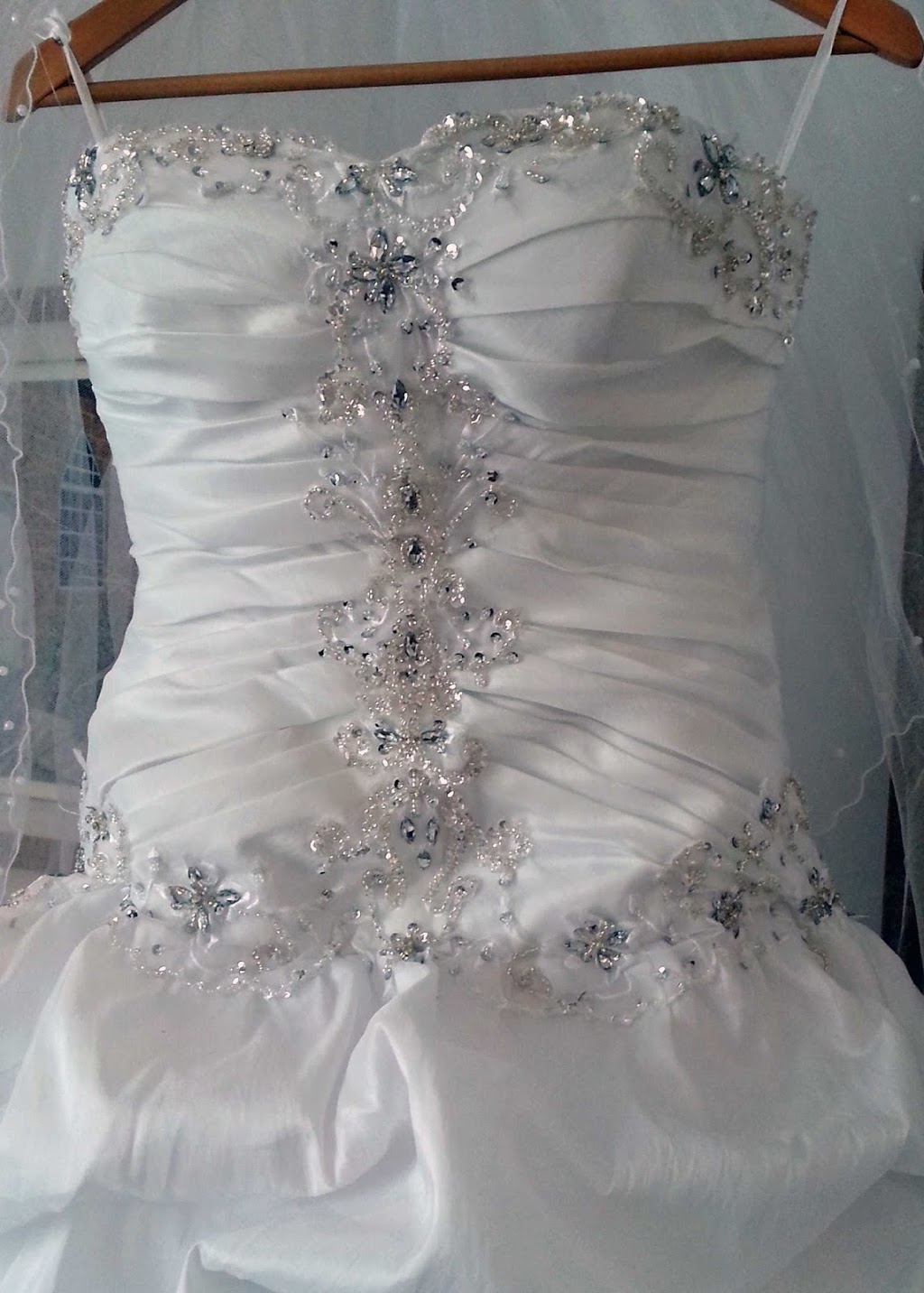 Crystal Wedding Dress | 2942 Rue des Érables, Sainte-Marthe-sur-le-Lac, QC J0N 1P0, Canada | Phone: (438) 792-4862