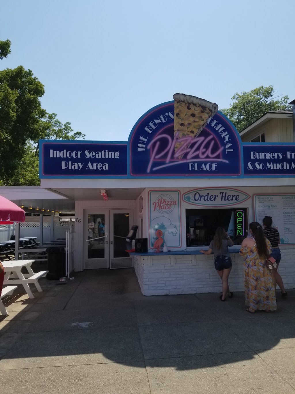 The Dairy Dip and Pizza Place | 76 Main St W, Grand Bend, ON N0M 1T0, Canada | Phone: (519) 238-7492