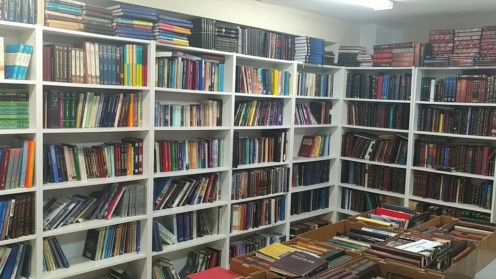 Used Jewish Books | 182 Caribou Rd, North York, ON M5N 2B6, Canada | Phone: (416) 782-8585