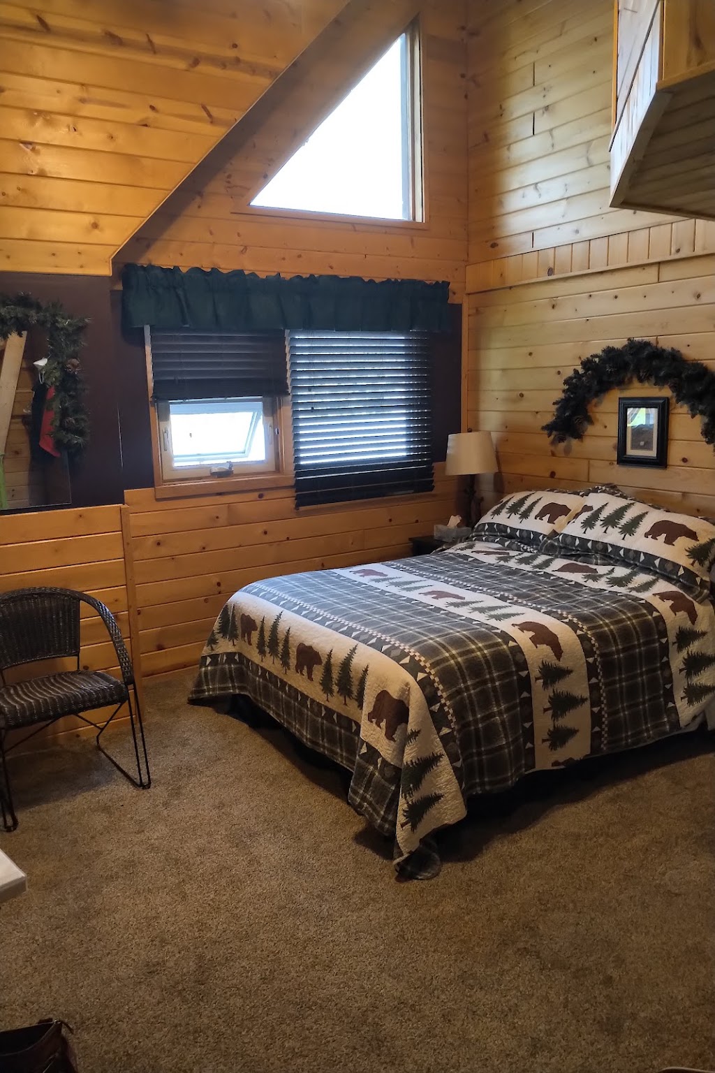 Rocky Ridge Country Lodge | 523 2 St N, Mountain View, AB T0K 1N0, Canada | Phone: (403) 653-2350