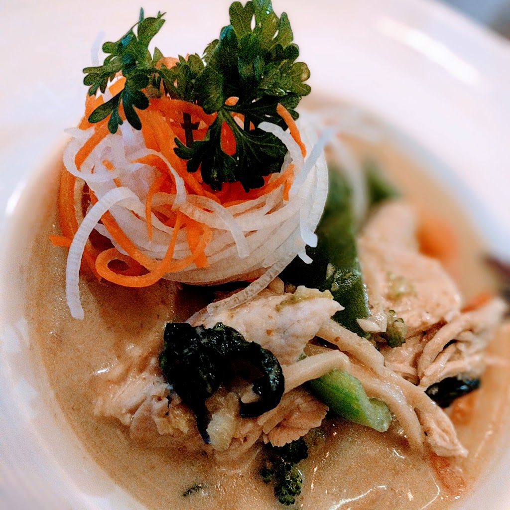 Pattaya Thai Kitchen | 2326 Queen St E, Toronto, ON M4E 1G9, Canada | Phone: (416) 694-5000