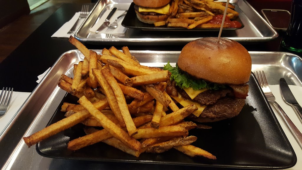 Capitales burgers | 8612 Rue Centrale, LaSalle, QC H8P 1N5, Canada | Phone: (514) 419-7788