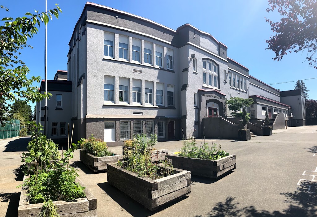 Sir Matthew Begbie Elementary School | 1430 Lillooet St, Vancouver, BC V5K 4H6, Canada | Phone: (604) 713-4686