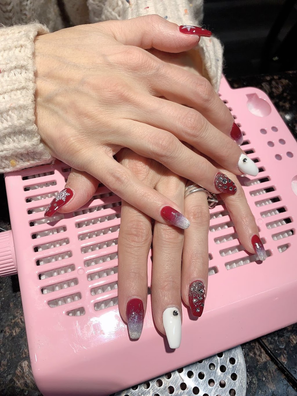 Elegant Nails | 9325 Yonge St, Richmond Hill, ON L4C 1V4, Canada | Phone: (905) 237-6297