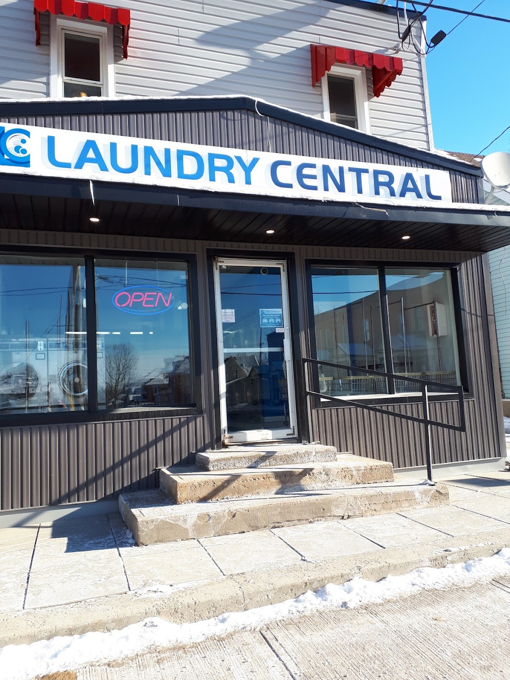 Laundry Central | 69 Lochiel St N, Renfrew, ON K7V 1W1, Canada | Phone: (613) 434-2840