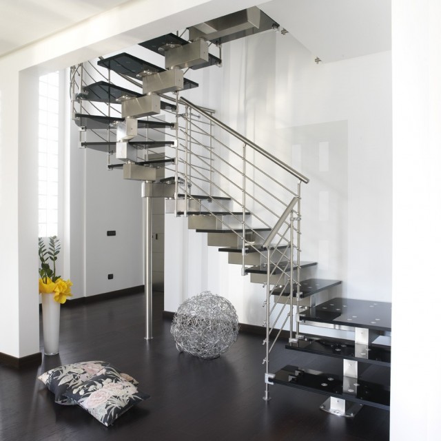 M & B STAIRCASE AND RAILING DESIGN | 2345 Stanfield Rd Suite 203, Mississauga, ON L4Y 3Y3, Canada | Phone: (416) 587-1664