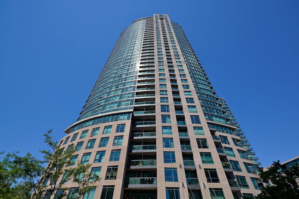 WaterParkCity Condos | 215, Fort York Blvd, Toronto, ON M5V 4A2, Canada | Phone: (647) 643-0937