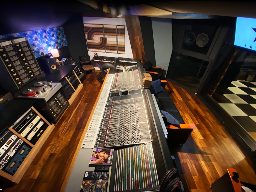 Halo Recording, Rehearsals And Audio Engineering | 57 Augusta St, Hamilton, ON L8N 1P8, Canada | Phone: (905) 515-5699