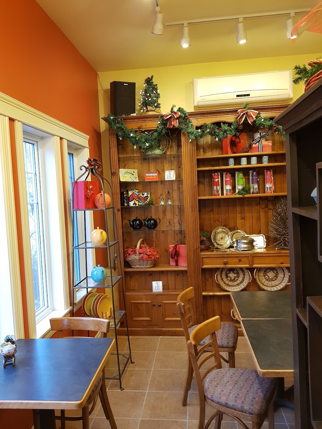 Tea Brewery | 503 Main St, Mahone Bay, NS B0J 2E0, Canada | Phone: (902) 624-0566