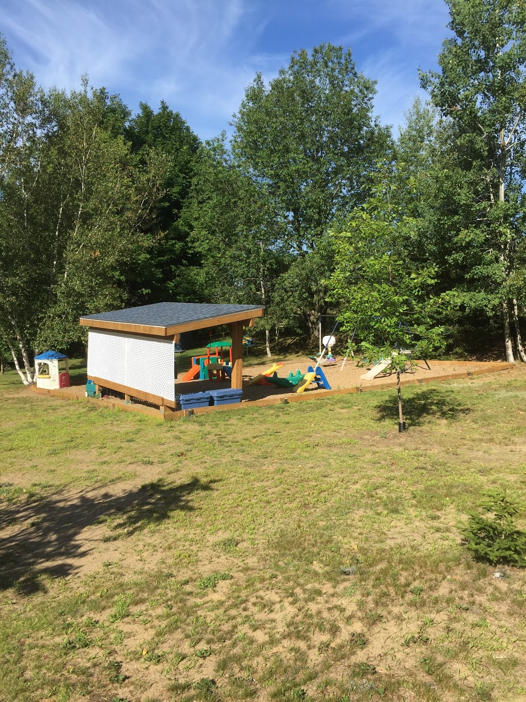 Service Garde Reconnu Les Étoiles Filantes - Melissa Desrosiers | 4979 Chemin du Lac, Saint-Gabriel-de-Brandon, QC J0K 2N0, Canada | Phone: (450) 835-3945