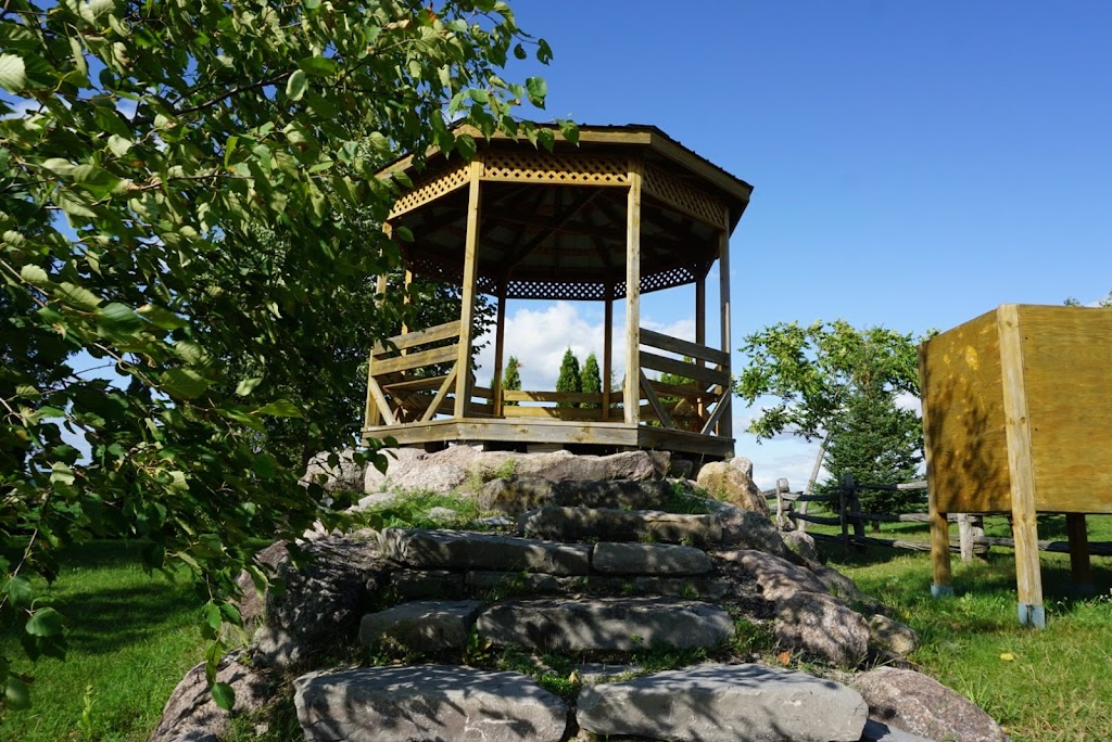 Arboretum de la presquIle Croft | Adresse physique : 2e rang Est, 32e Chemin, secteur Lac-à-la-Croix, Métabetchouan-Lac-à-la-Croix, QC G8G 2H2, Canada | Phone: (418) 349-2060