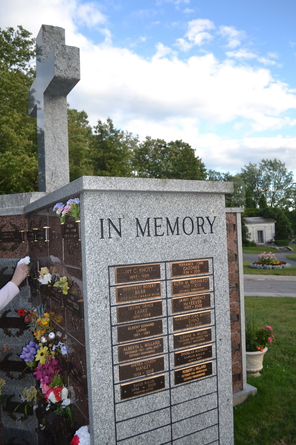 Little Lake Cemetery | 915 Haggart St, Peterborough, ON K9J 2Y1, Canada | Phone: (705) 745-6984