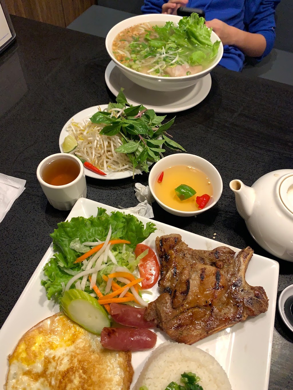 Lois The joy of PHO | 16640 Yonge St #5B, Newmarket, ON L3X 2N8, Canada | Phone: (905) 235-8999