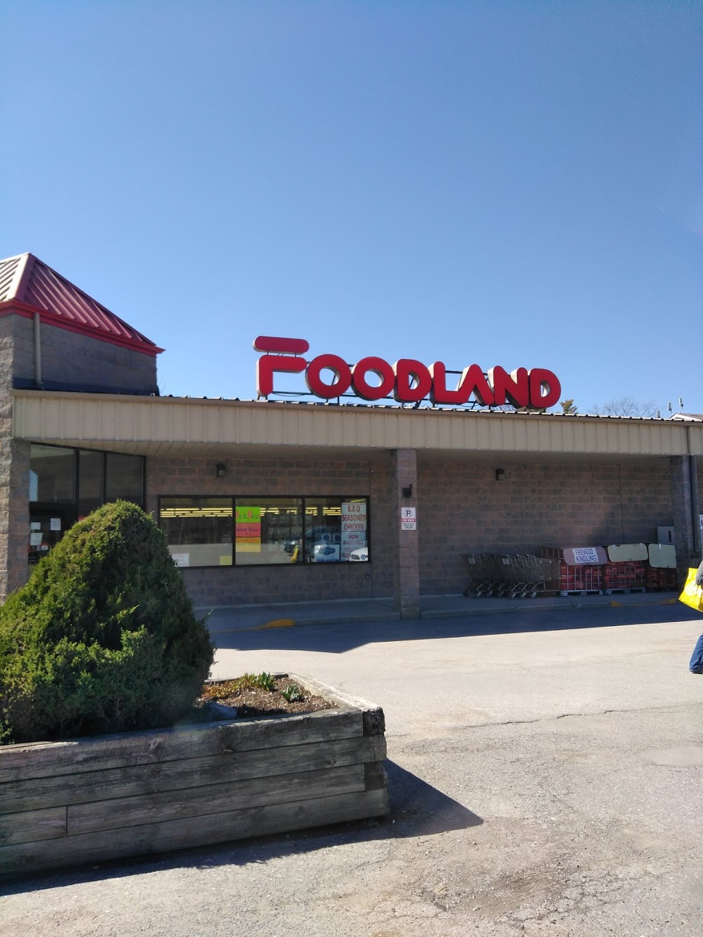 Foodland - Buckhorn | 3329 Buckhorn Rd, Buckhorn, ON K0L 1J0, Canada | Phone: (705) 657-3311