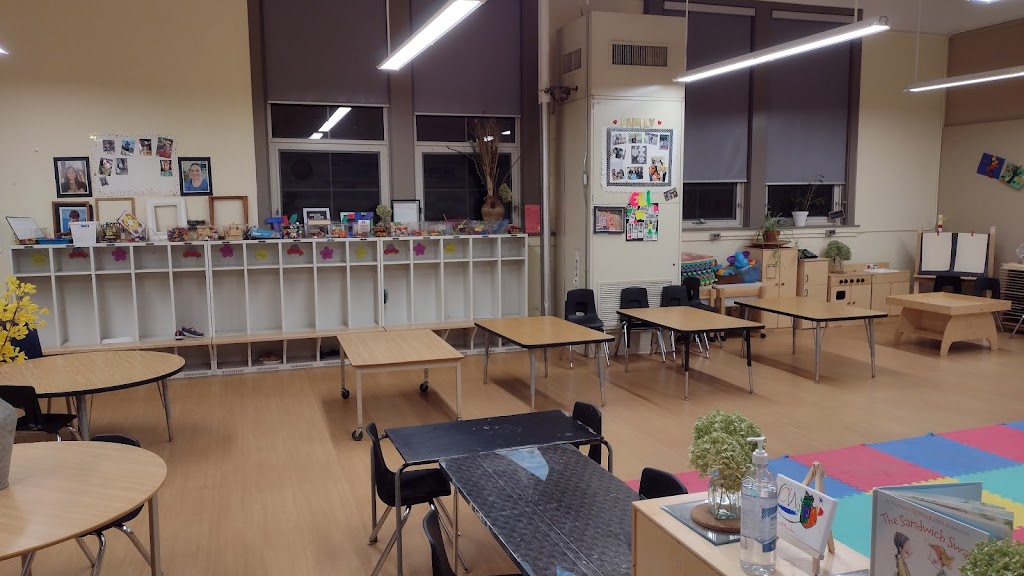 Adelaide Hoodless Elementary School | 71 Maplewood Ave, Hamilton, ON L8M 1W7, Canada | Phone: (905) 549-1339