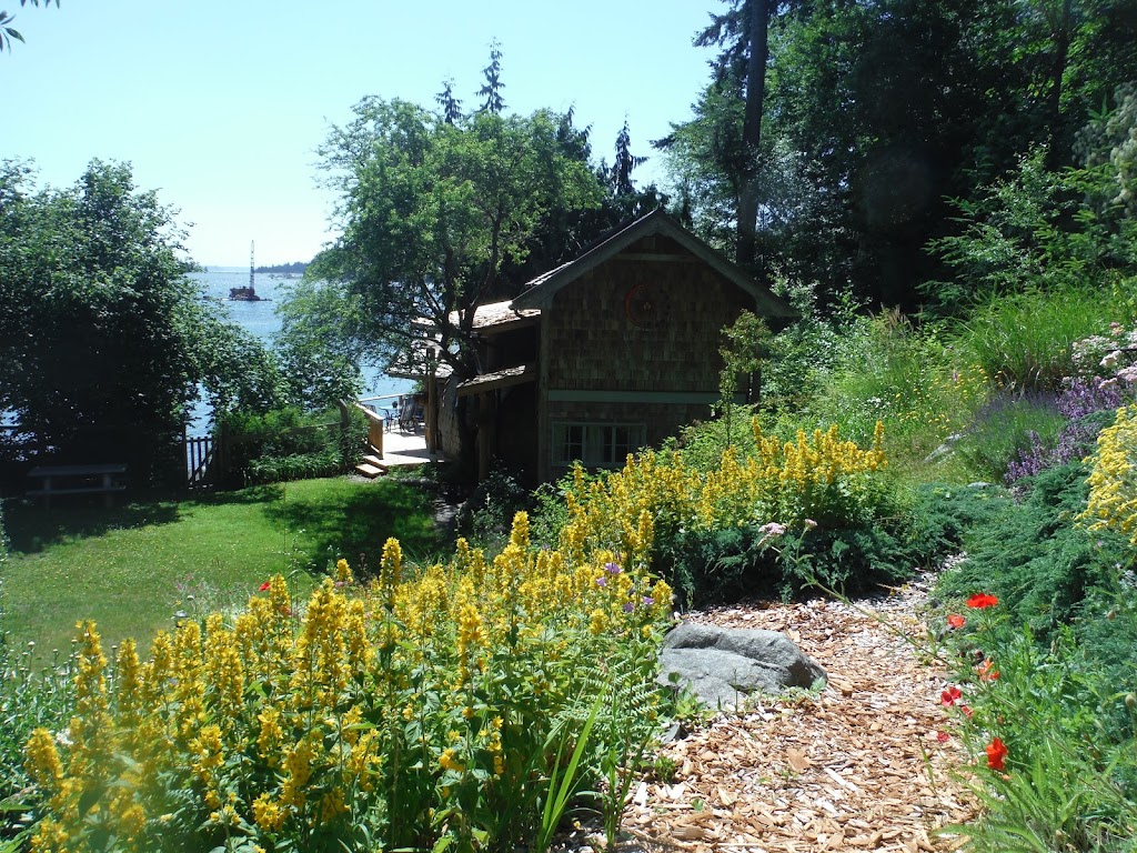 Buttercup Beach House | 1648 Hyacinthe Bay Rd, Heriot Bay, BC V0P 1H0, Canada | Phone: (250) 202-4429