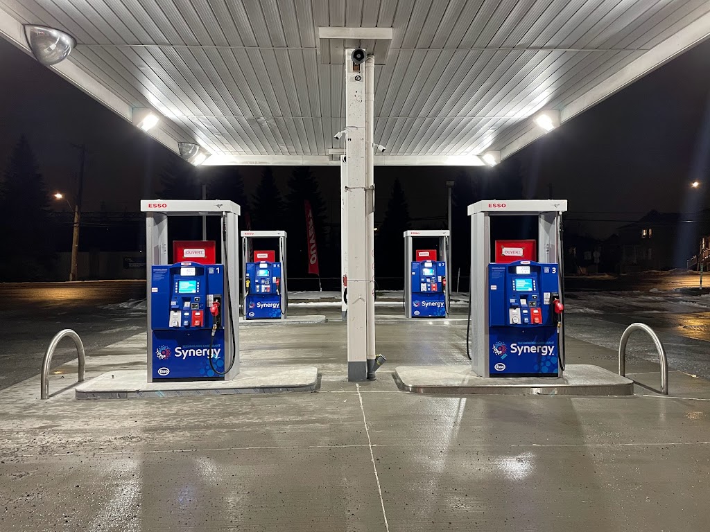 ESSO | 3100 Chem. de la Rivière-Cachée, Boisbriand, QC J7H 1H9, Canada | Phone: (450) 818-2334