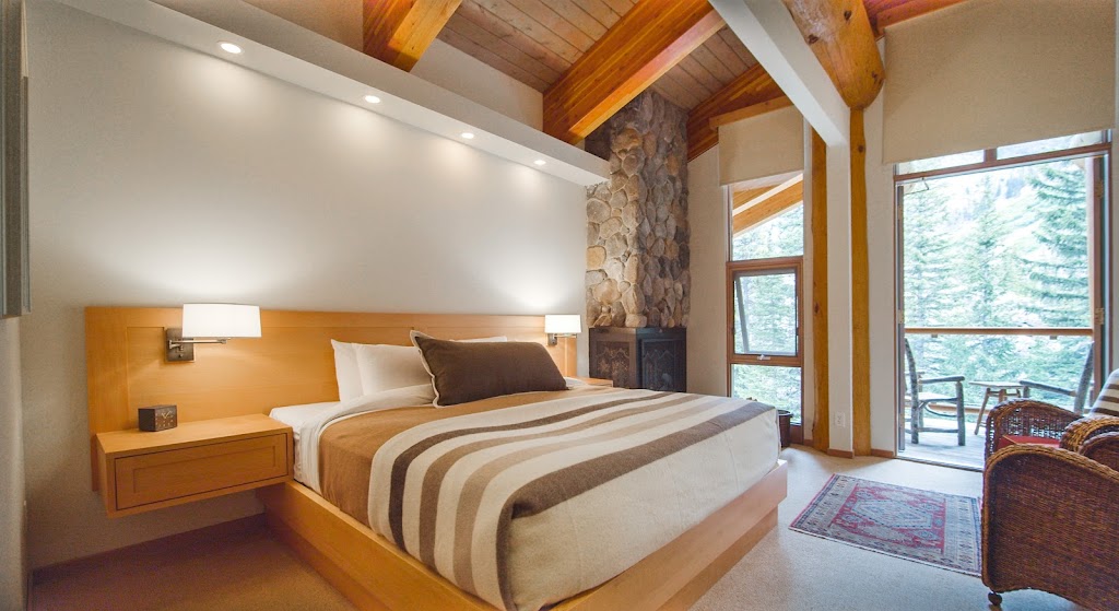 Moraine Lake Lodge | 1 Moraine Lake Rd, Lake Louise, AB T0L 1E0, Canada | Phone: (403) 522-3733