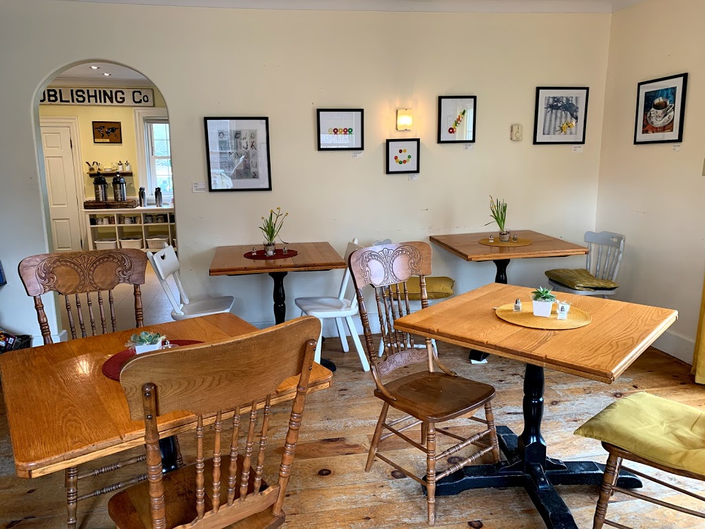 The Biscuit Eater Cafe and Books | 16 Orchard St, Mahone Bay, NS B0J 2E0, Canada | Phone: (902) 624-2665