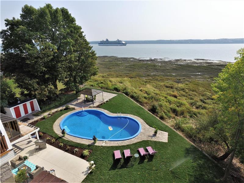 Villa Au bord de leau Maison de vacance à louer | 6913 Chem. Royal, Saint-Laurent-de-lÎle-dOrléans, QC G0A 3Z0, Canada | Phone: (418) 931-7474