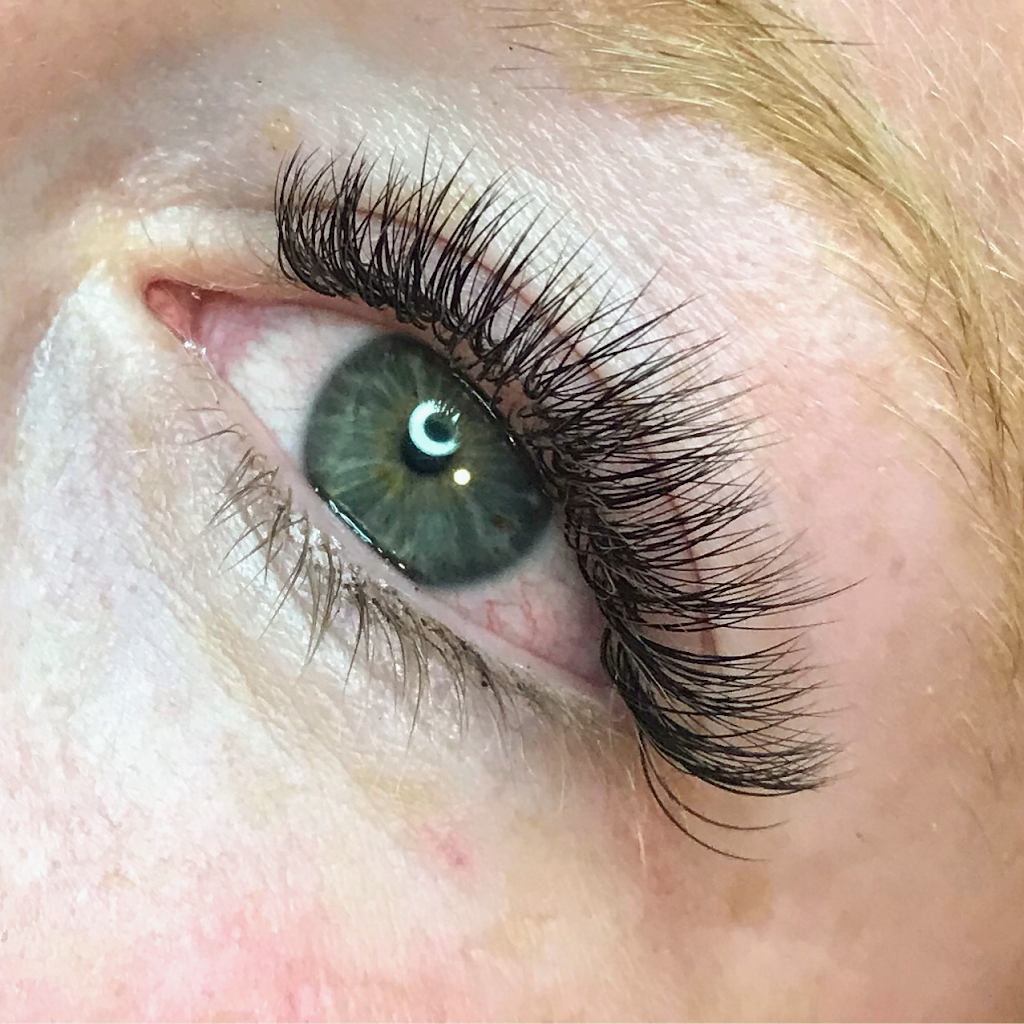 Ashs Lashes | 274 Old Muskoka Rd, Huntsville, ON P1H 2J2, Canada | Phone: (705) 380-6826