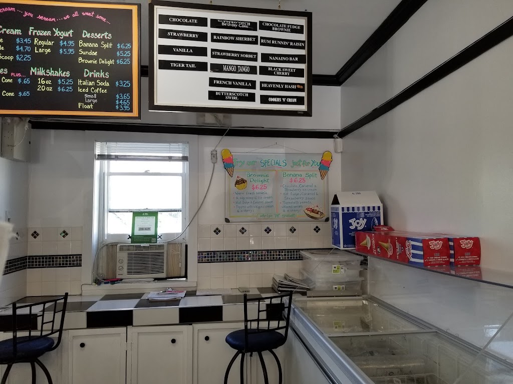 The Ice Cream Shoppe | 3 Manitoba St, Bracebridge, ON P1L 1S4, Canada | Phone: (705) 644-1180