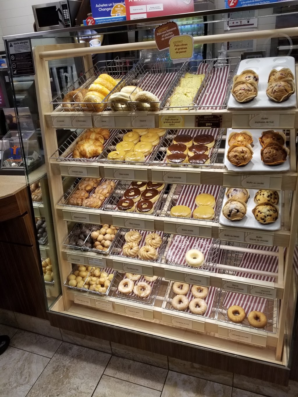 Tim Hortons | 5995 Rue Saint-Laurent, Lévis, QC G6V 3N9, Canada | Phone: (418) 838-1527