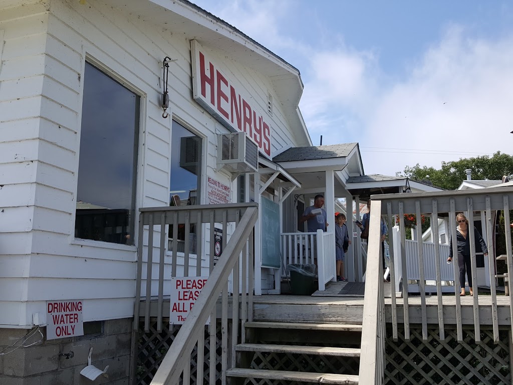 Henrys Fish Restaurant | FRYING PAN ISLAND, Sans Souci, ON P2A 2L9, Canada | Phone: (705) 746-9040