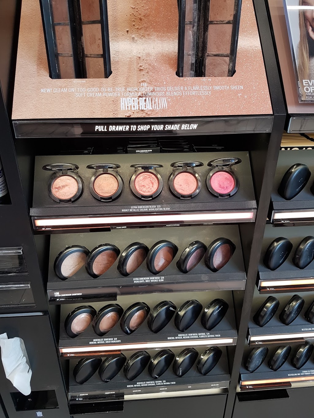 MAC Cosmetics | 1 Yorkdale Rd, North York, ON M6A 2T9, Canada | Phone: (416) 781-1330