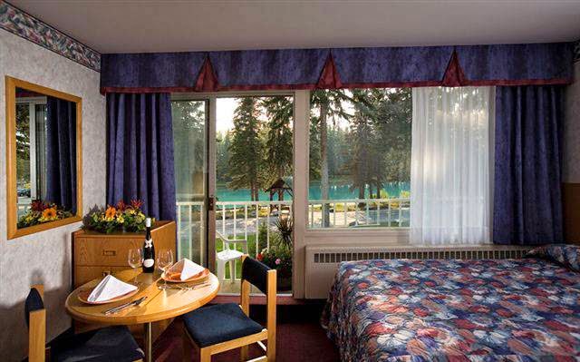 Bow View Lodge | 228 Bow Ave, Banff, AB T1L 1A5, Canada | Phone: (800) 661-1565