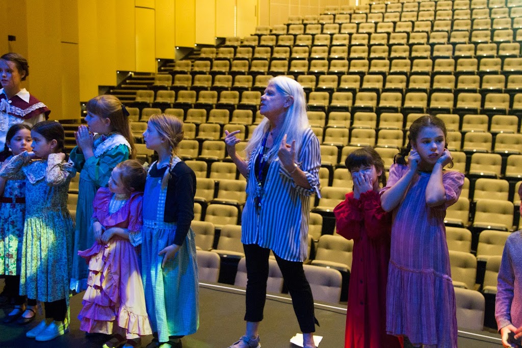 Ottawa School of Theatre / École de théâtre dOttawa | 245 Centrum Blvd, Orléans, ON K1E 0A1, Canada | Phone: (613) 424-3678